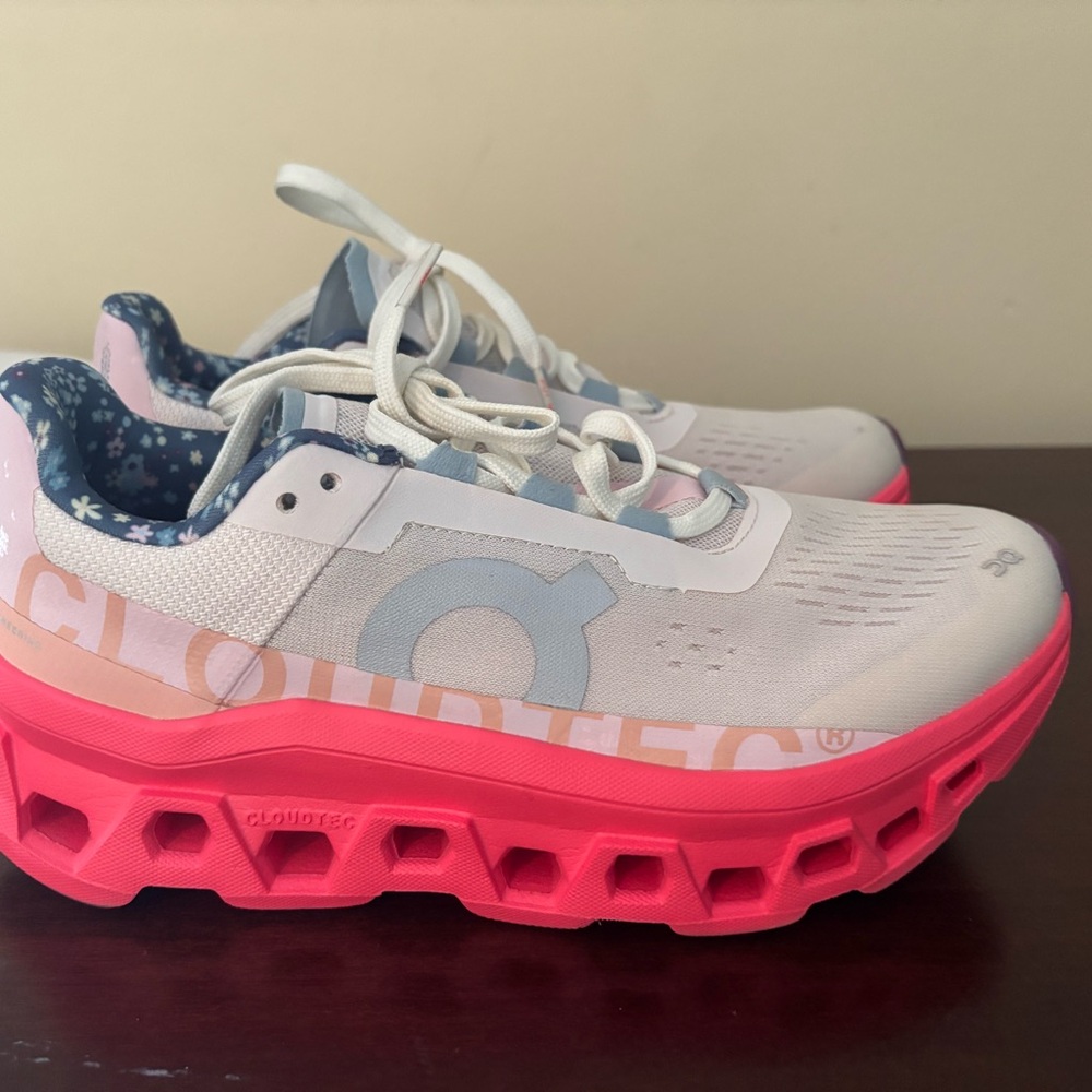 Free People x On Cloud Monster
Cloudmonster size 8.